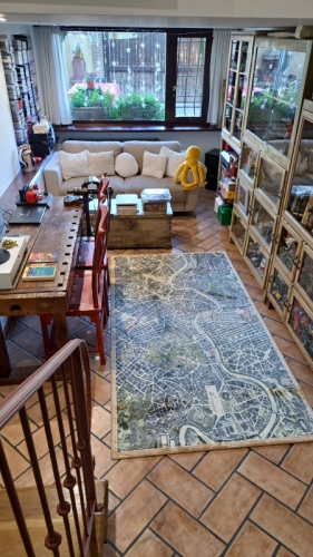 Complementi d'arredo originali: i tappeti artigianali con carta geografica Visceglia