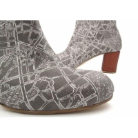 Fashion con carte geografiche, borse, scarpe personalizzate