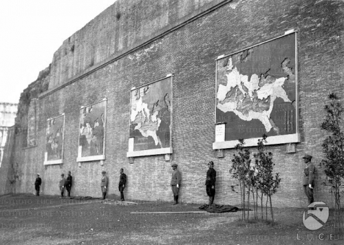 Continua il percorso tra i luoghi cartografici: le tavole policrome di Via dei Fori imperiali