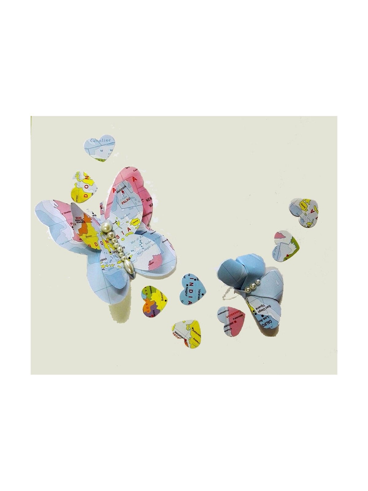 Farfalla decorativa con carta geografica