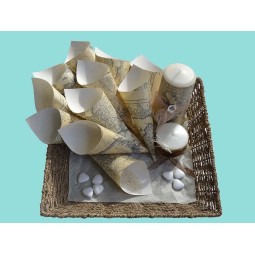 Conetti portariso con carte geografiche