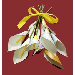 Bouquet di fiori con carte geografiche a fascio