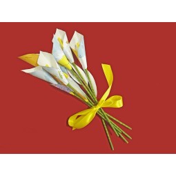 Bouquet di fiori con carte geografiche a fascio