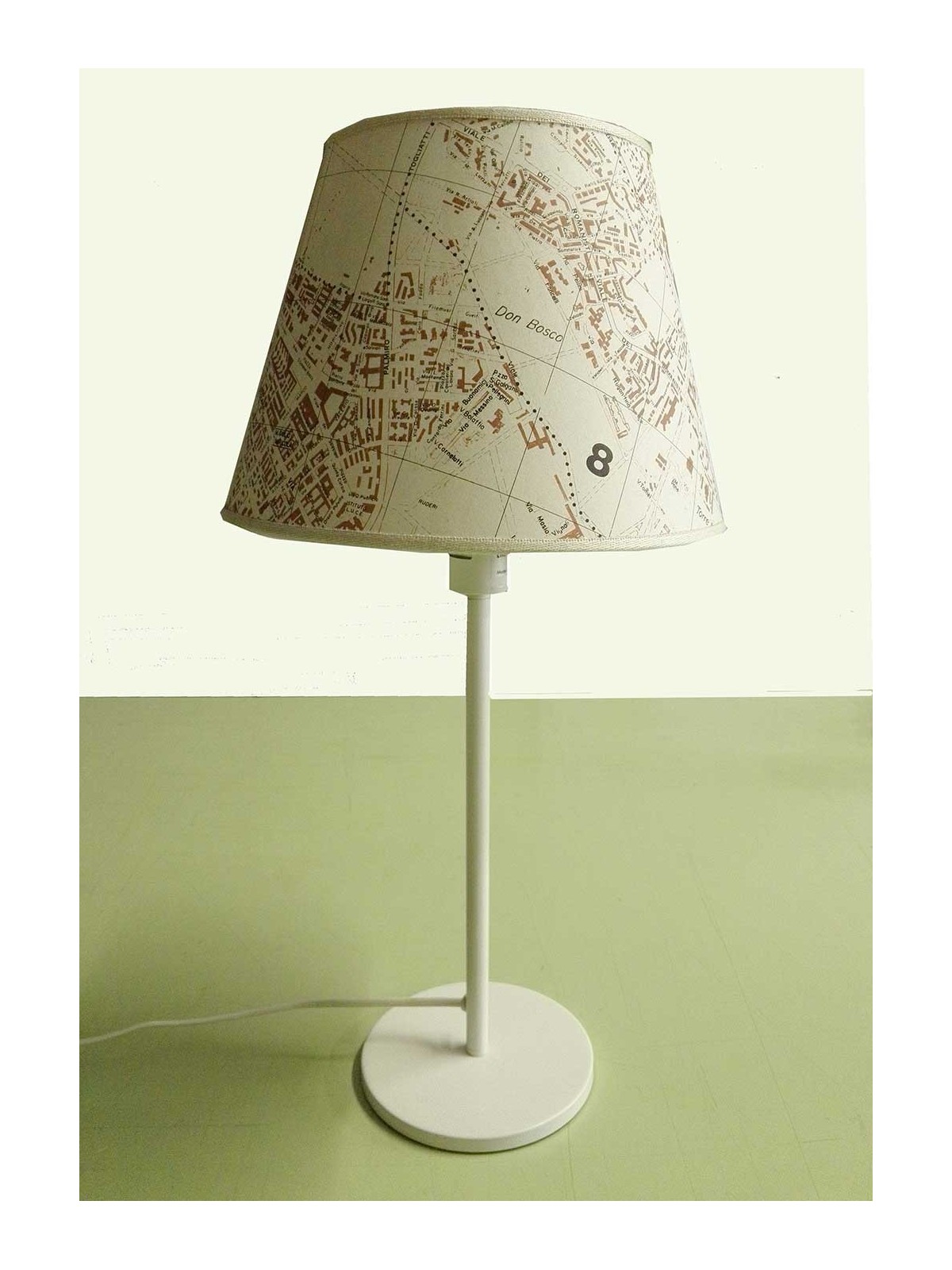 Lampada con carta geografica