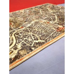 Tappeto con carte geografiche