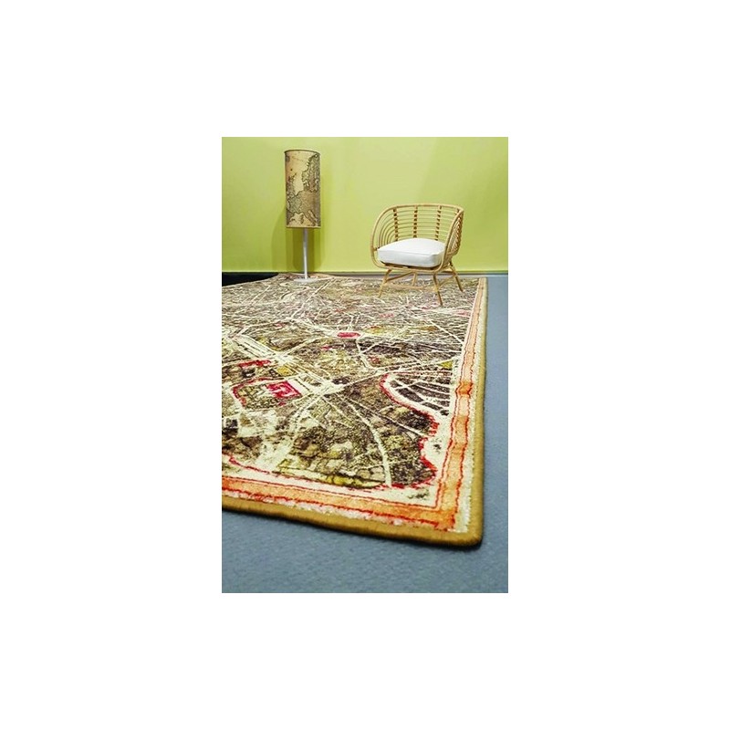 Tappeto con carte geografiche