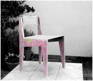 Sedie con carte geografiche