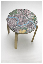 Sgabello con carta geografica